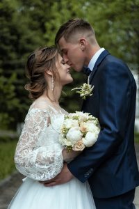 newlyweds, couple, wedding-6563442.jpg